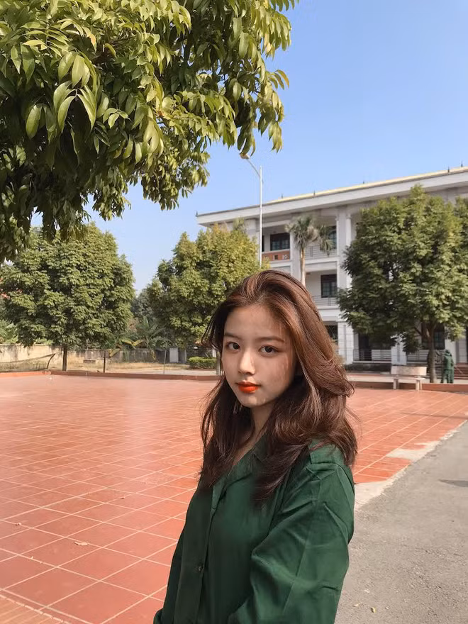 Hằng Phan cho biết bản thân đã tưởng tượng ra nhiều viễn cảnh nhưng khi tham gia kỳ học quân sự mới thực sự bất ngờ vì cuộc sống ở đây khá đầy đủ và rất vui.