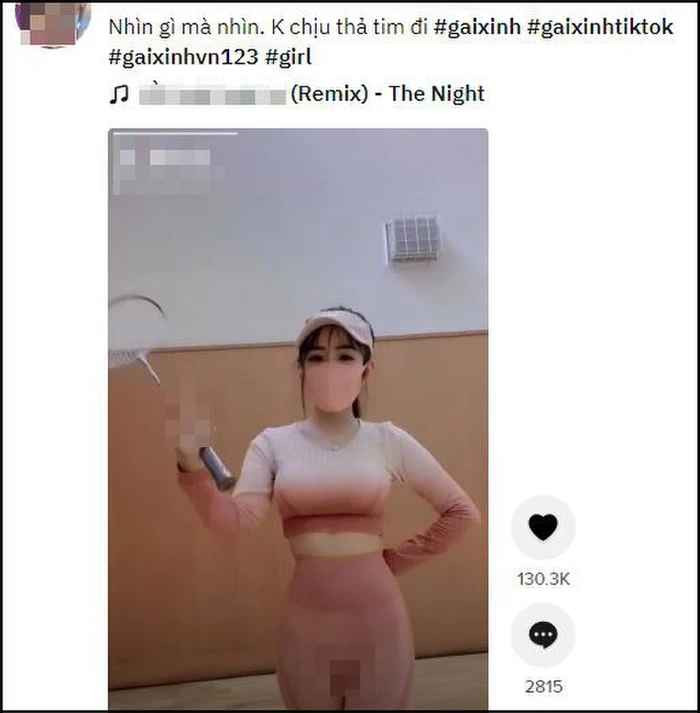 Mới đây, một cô gái lại cố tình quay video TikTok với lối ăn mặc phản cảm để lộ vùng nhạy cảm rồi yêu cầu mọi người thả tim cho mình khiến netizen được phen tức giận.