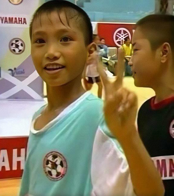 Đoàn Văn Hậu khác quá nhiều. Giờ cầu thủ gốc Thái Bình chẳng khác gì một nam tài tử Hàn Quốc.