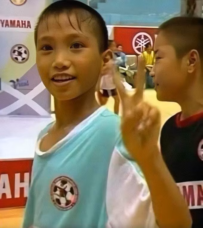 Đoàn Văn Hậu khác quá nhiều. Giờ cầu thủ gốc Thái Bình chẳng khác gì một nam tài tử Hàn Quốc.