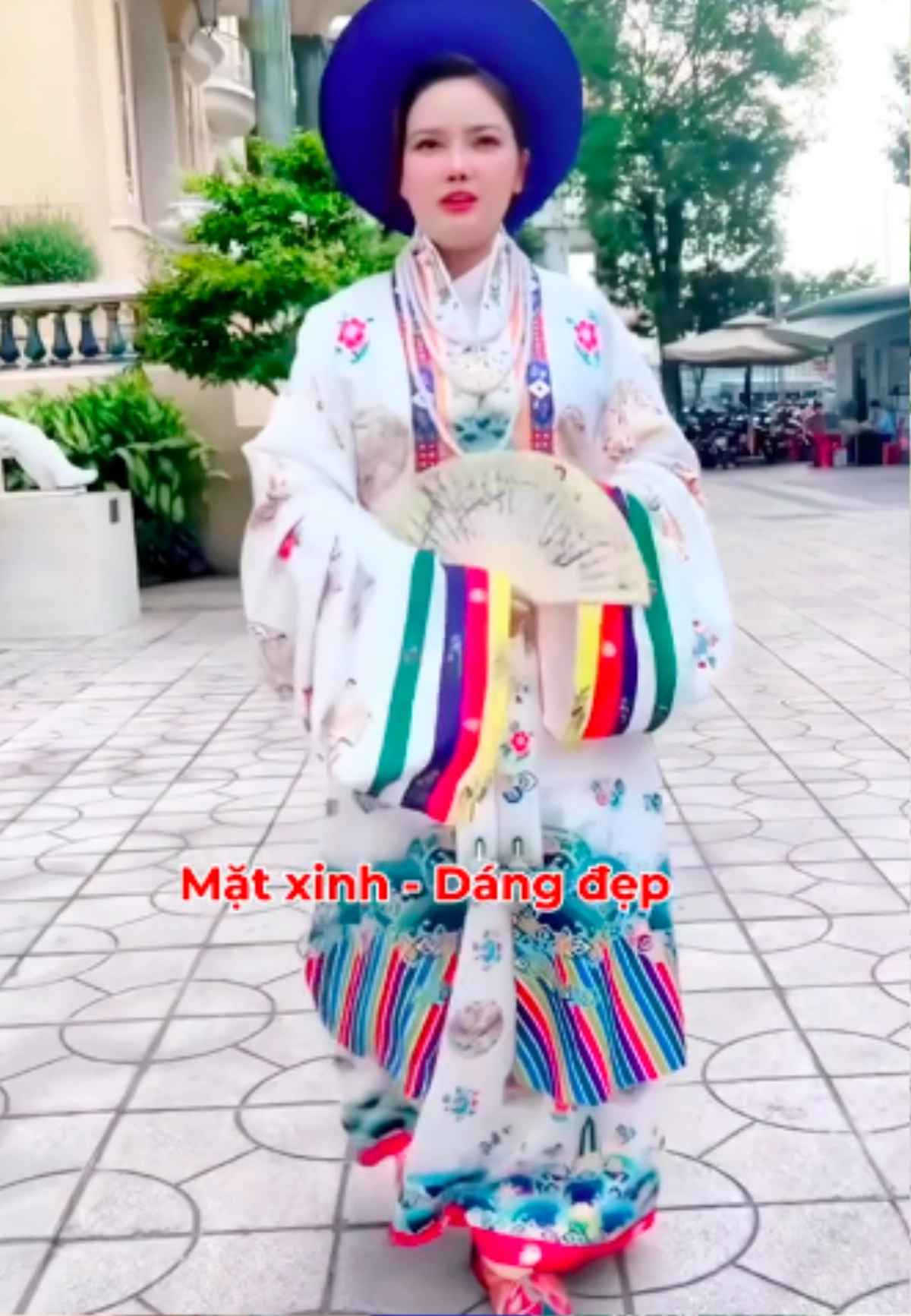 Trong những video mới nhất mà cô đăng tải, Ngọc Linh đã giảm từ 71 kg xuống còn 55kg.