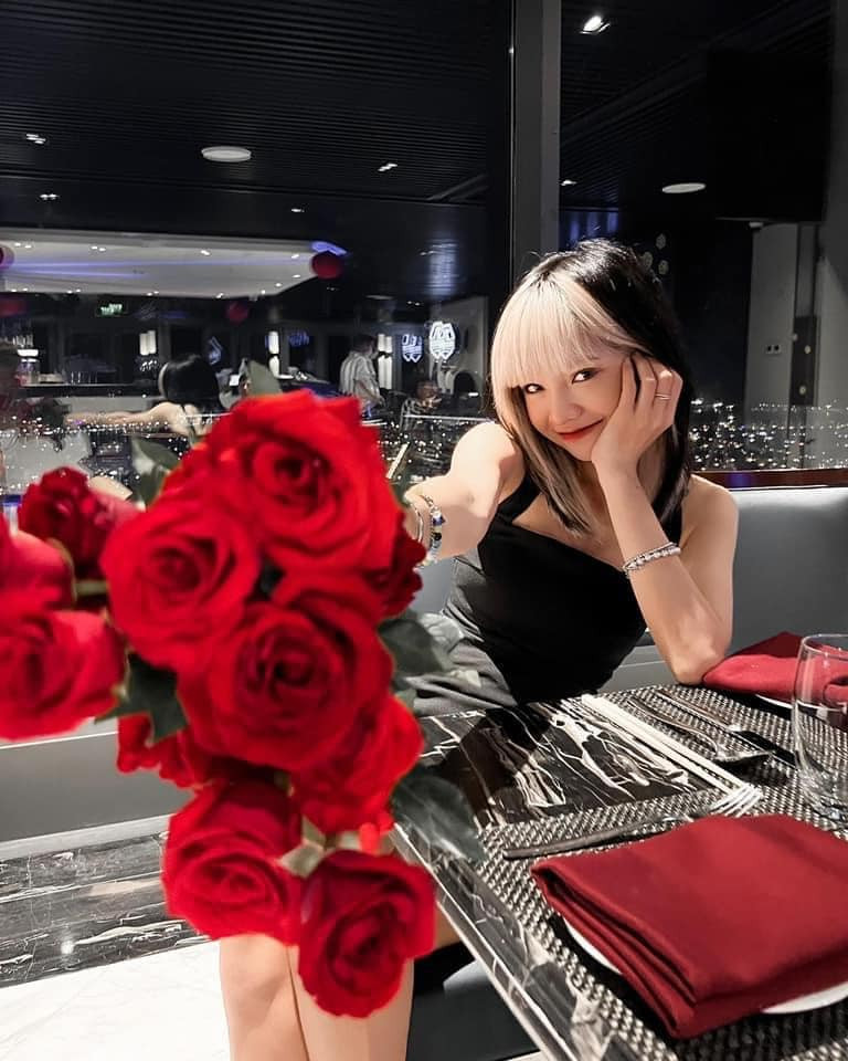 "Hồi trước nhận là fan, mặc theo phong cách và rất vui vì được so sánh với Lisa. Bây giờ có tiếng rồi thì thoát fan à?" hay "Trước không nói xong bây giờ nổi rồi lại đi thanh minh mình không muốn làm Lisa. Ủa? Alo?"... là những bình luận phản bác lại ý kiến của CiiN.