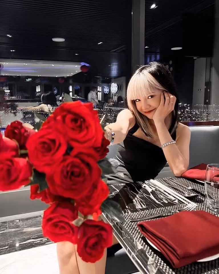 "Hồi trước nhận là fan, mặc theo phong cách và rất vui vì được so sánh với Lisa. Bây giờ có tiếng rồi thì thoát fan à?" hay "Trước không nói xong bây giờ nổi rồi lại đi thanh minh mình không muốn làm Lisa. Ủa? Alo?"... là những bình luận phản bác lại ý kiến của CiiN.