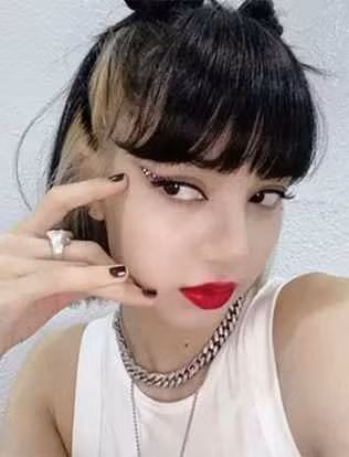 Hot girl TikTok CiiN gây ấn tượng khi xuất hiện tại Rap Việt mùa 2 với vẻ ngoài khá giống Lisa (BLACKPINK) nên được netizen đặt thêm 1 nickname nữa là "Lisa Việt Nam".