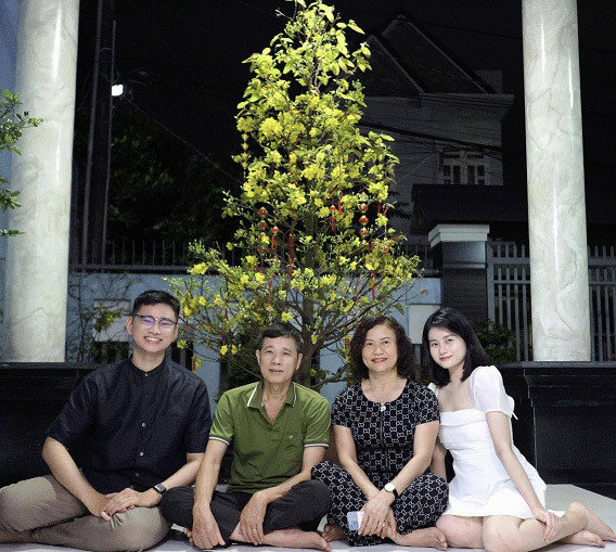 Với mong muốn tiếp nối truyền thống gia đình, Tuyết Nhi đã tình nguyện viết đơn lên đường tham gia nghĩa vụ quân sự, trở thành nữ thanh niên duy nhất của tỉnh Đồng Nai tham gia nhập ngũ năm 2023.