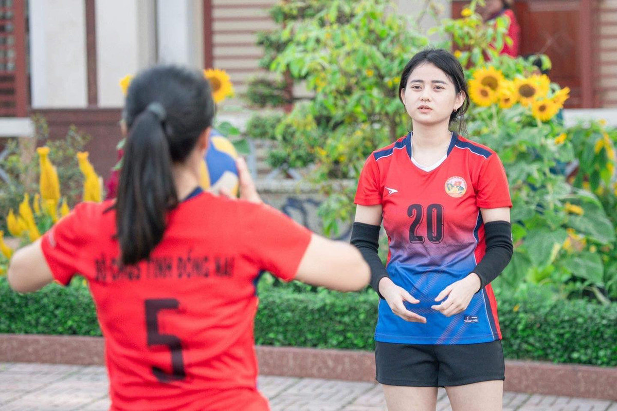 Năm 2023, tỉnh Đồng Nai được giao chỉ tiêu tuyển chọn, gọi 2.801 công dân nhập ngũ vào các đơn vị quân đội và 325 công dân tham gia nghĩa vụ trong công an nhân dân. Trong số đó, “bóng hồng” duy nhất mùa tuyển quân của tỉnh năm nay là Nguyễn Lê Tuyết Nhi.