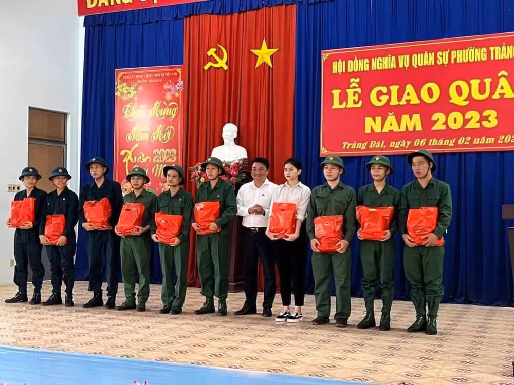Nhan sac nu tan binh duy nhat Dong Nai len duong nhap ngu