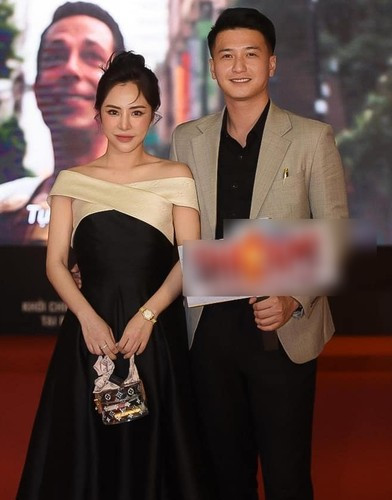 Trên trang cá nhân, nữ MC không ngại chia sẻ những hình ảnh kiệm phấn son, khoe làn da dường như không tì vết.