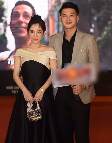 Trên trang cá nhân, nữ MC không ngại chia sẻ những hình ảnh kiệm phấn son, khoe làn da dường như không tì vết.