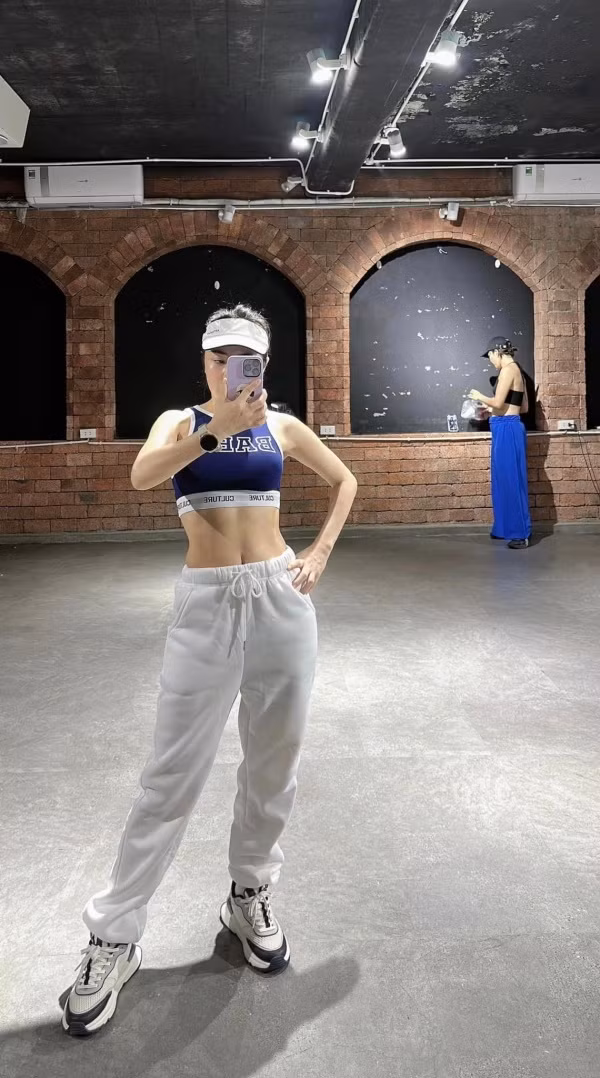 Sau đó, để gương mặt trông hài hoà hơn, Bạch Lan Phương đã chi tiếp hàng trăm triệu để phẫu thuật lần 2.