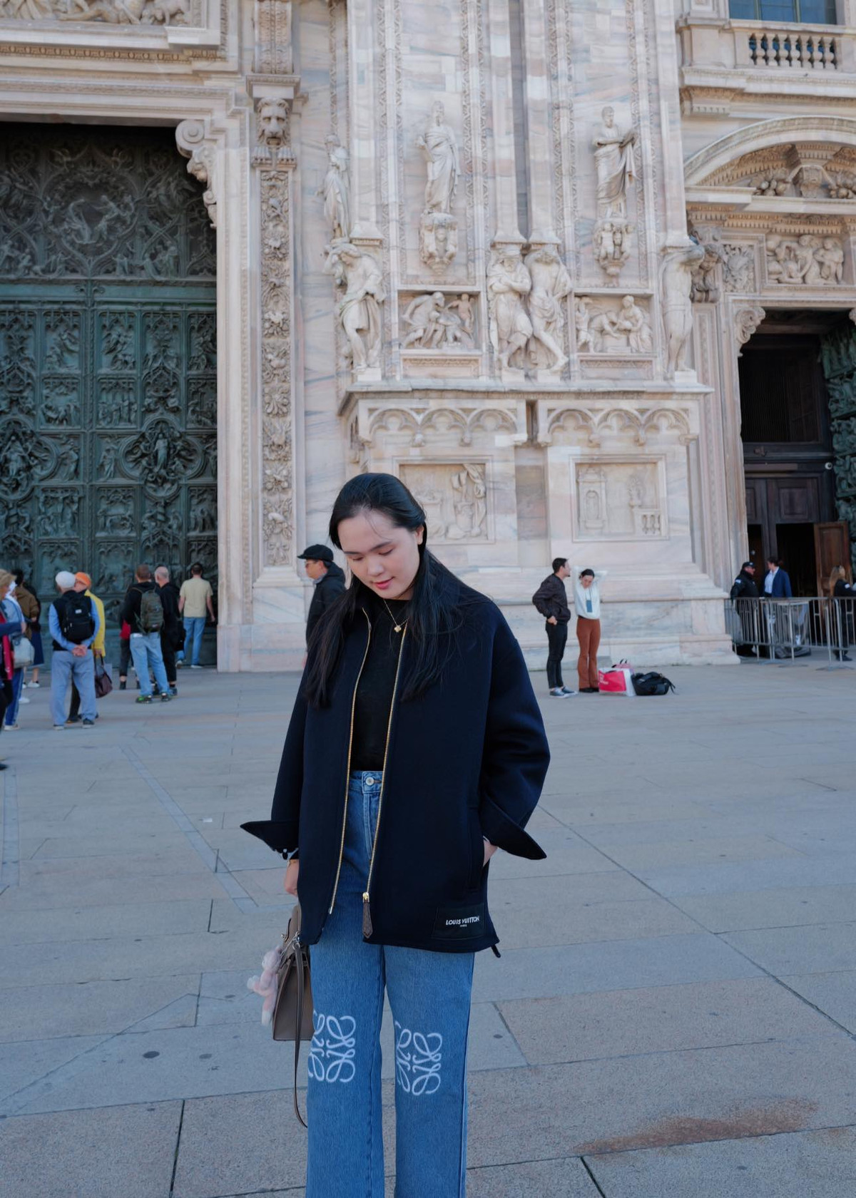 Người đẹp mix match đa dạng phong cách cùng món phụ kiện này.