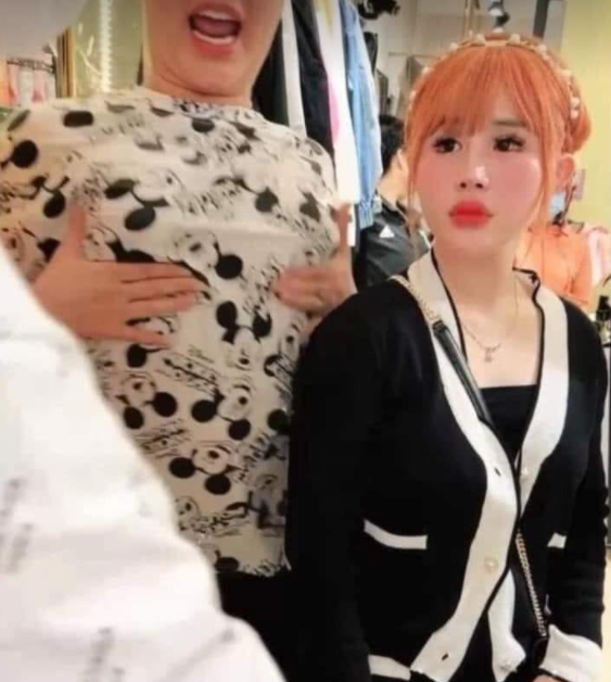 Mới đây, cư dân mạng đã nhanh chóng tìm được danh tính của thanh niên này. Theo đó, anh có tên P.Q.Q., vốn là trợ lí đắc lực của Trang Nemo.