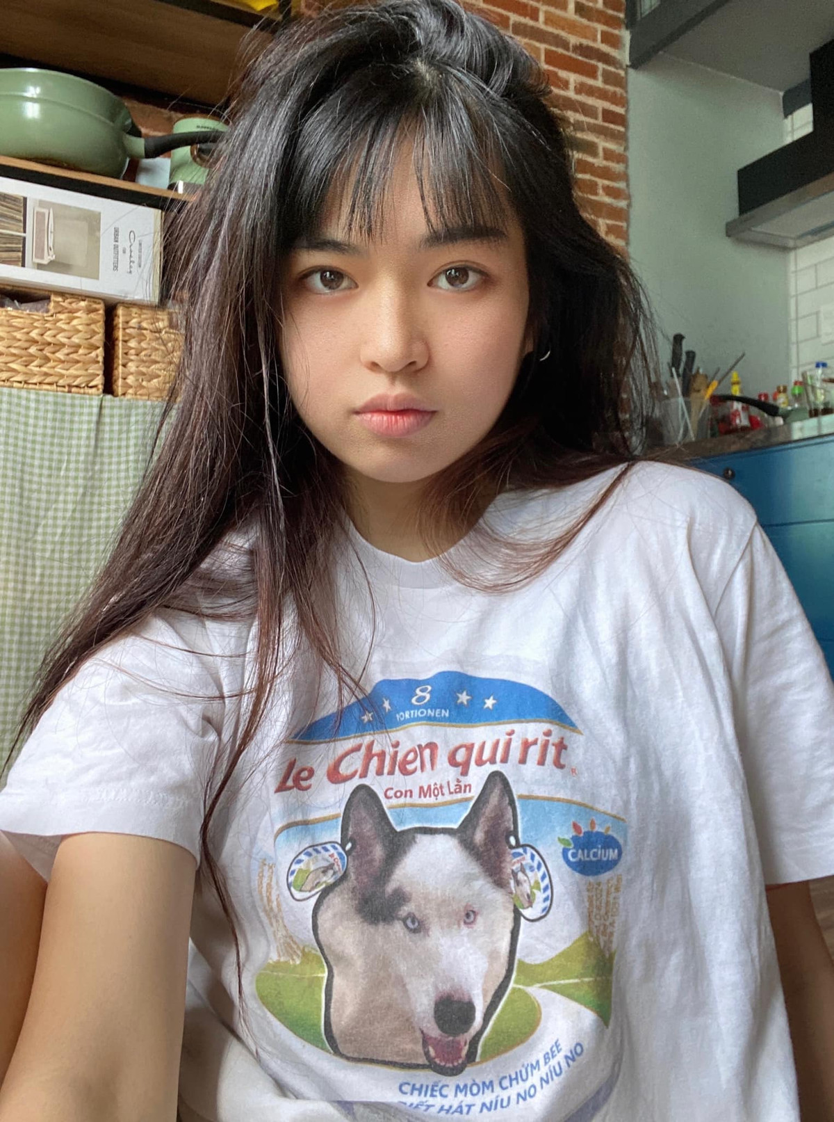 Cuối cùng, Khánh Vân cho hay mọi người có thể nói cô kiêu, chảnh chọe hoặc bệnh sao trăng gì cũng được, nhưng chỉ mong mọi người, làm ơn đừng lại gần. Và hot girl này thật sự rất biết ơn và chân thành xin lỗi.