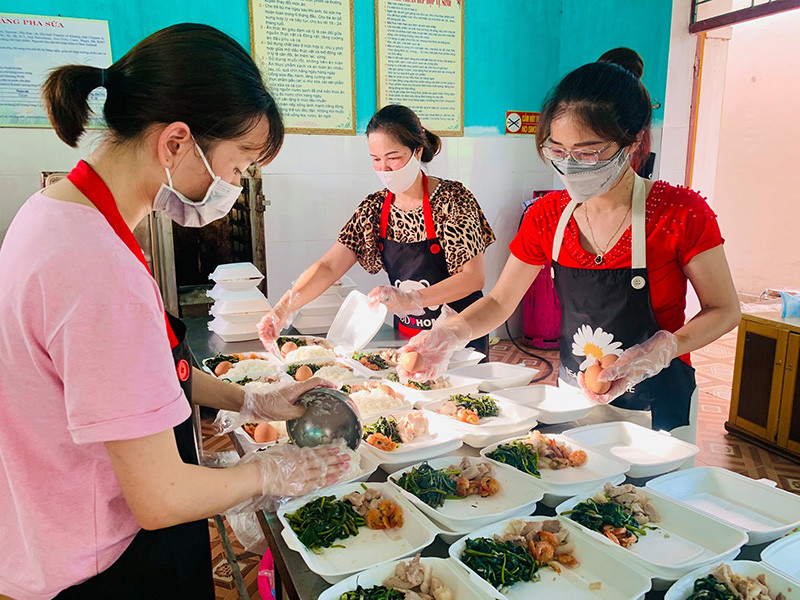 Bắc Giang những ngày qua vẫn là điểm nóng về COVID-19. Áp lực lên đội ngũ y, bác sĩ, lực lượng chống dịch, tình nguyện viên chống dịch vô cùng lớn.