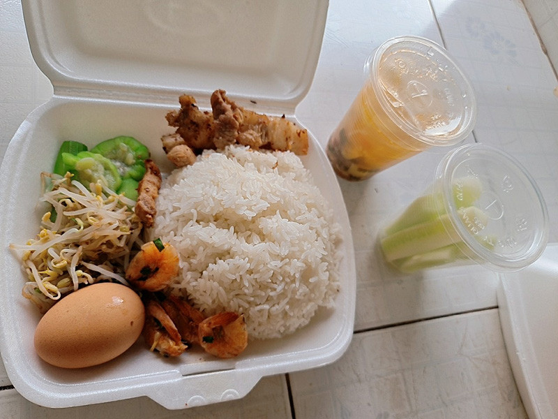 Các món ăn liên tục được thay đổi để người cách ly được đổi bữa, không cảm thấy ngán.