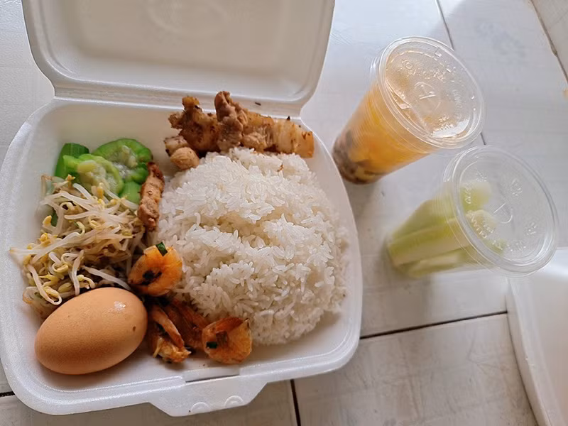 Các món ăn liên tục được thay đổi để người cách ly được đổi bữa, không cảm thấy ngán.