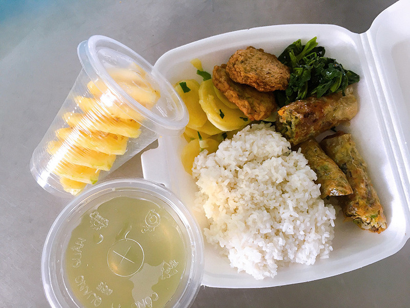 Mới đây, tài khoản Facebook Kun Mon đã đang tải bộ sưu tập "Cơm trong khu cách ly made by Bắc Giang" khiến cộng đồng mạng ai cũng xuýt xoa trông không khác cơm nhà.