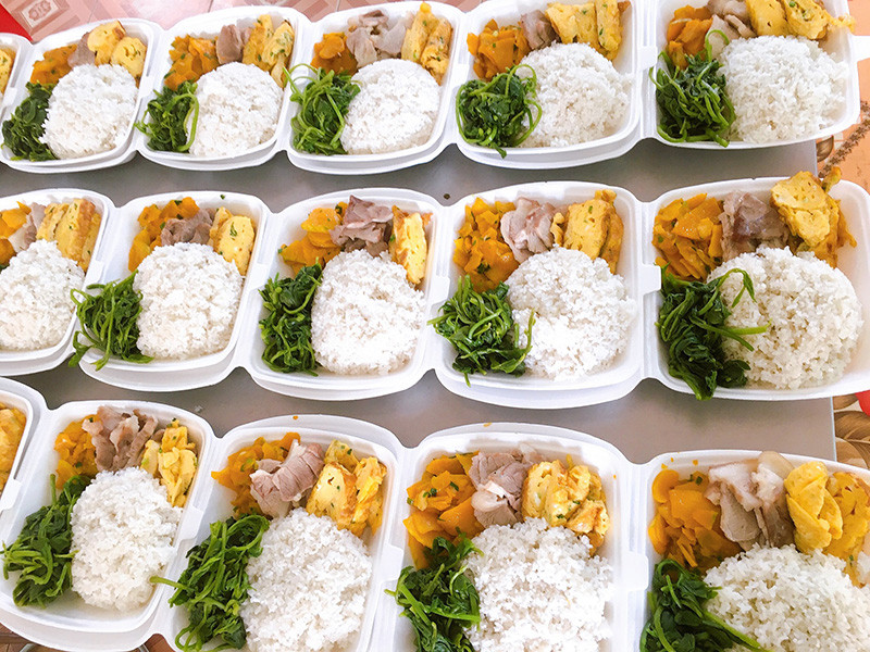 Những xuất cơm đều tăm tắp ở khu cách ly Bắc Giang nhìn cực đẹp mắt.