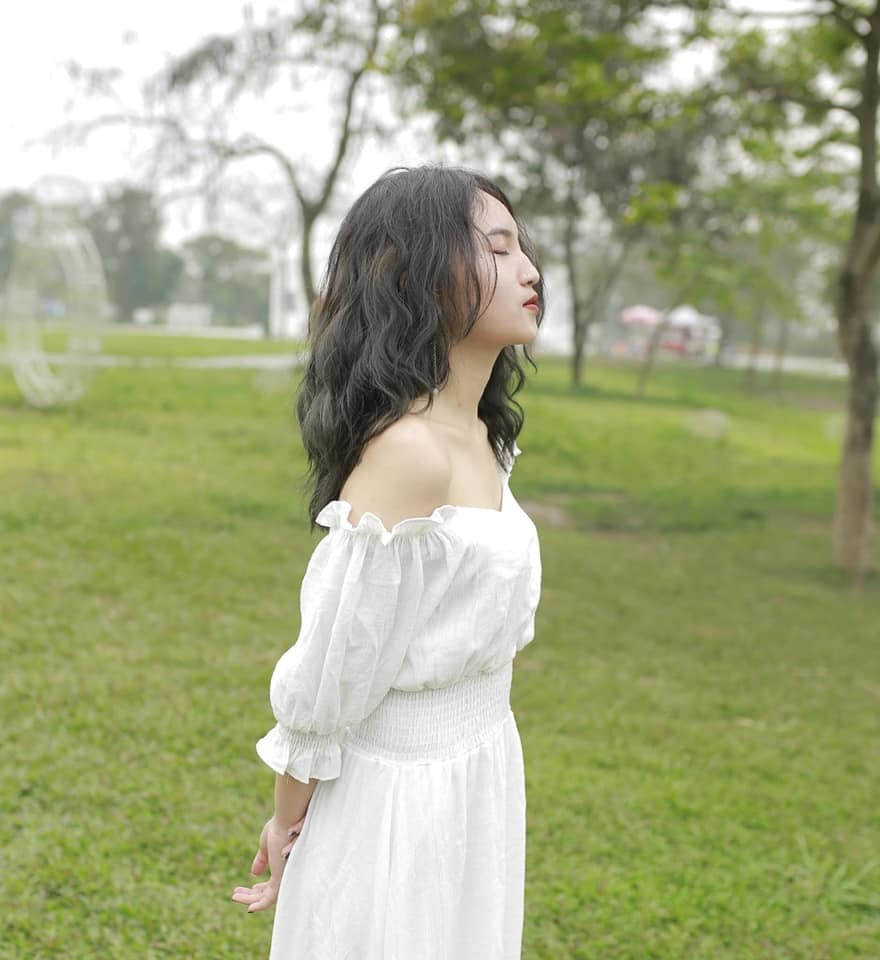 Năm 2018, Ngân Hà xuất hiện trong liveshow của bố và thường biểu diễn tại các minishow gia đình. Cô gái xinh đẹp này cũng tham gia biểu diễn trong một đêm nhạc của bố.