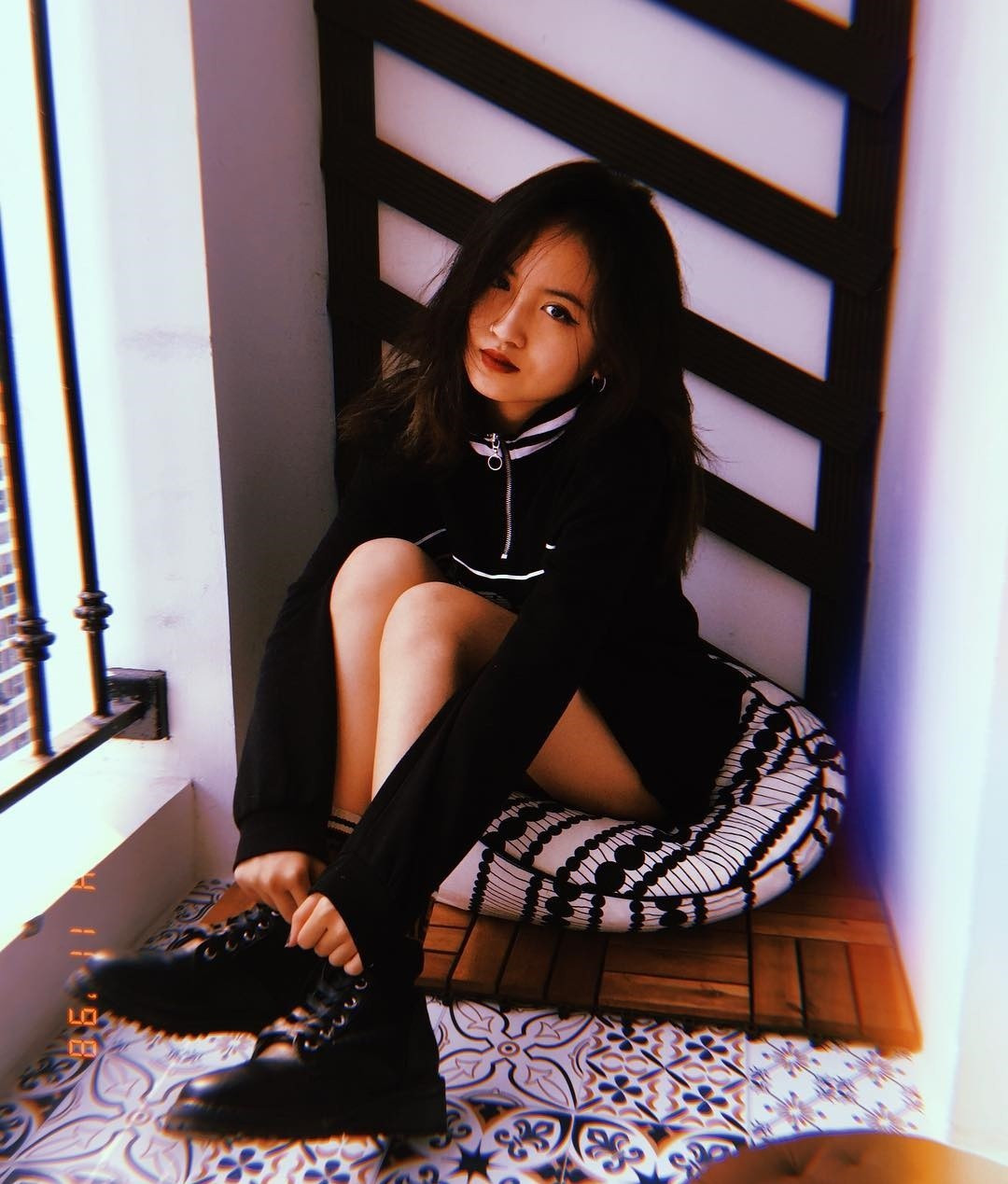 Khi con gái muốn theo đuổi con đường nghệ thuật, Thúy Hiền có khoảng thời gian đắn đo vì con đường này có nhiều chông gai, sợ con gái không bước qua được. Nhưng Ngân Hà đã nói với mẹ rằng cô không sợ chông gai và sẽ luôn cố gắng hết mình.