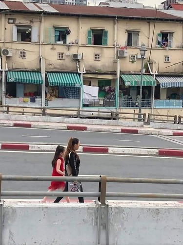 Tại trụ sở cơ quan chức năng khi được hỏi lý do ra đường, bà N. ngang nhiên nói: "Người ta đi ra đường để mua đồ, thì thay vì mua đồ thì em đi để em thoải mái".