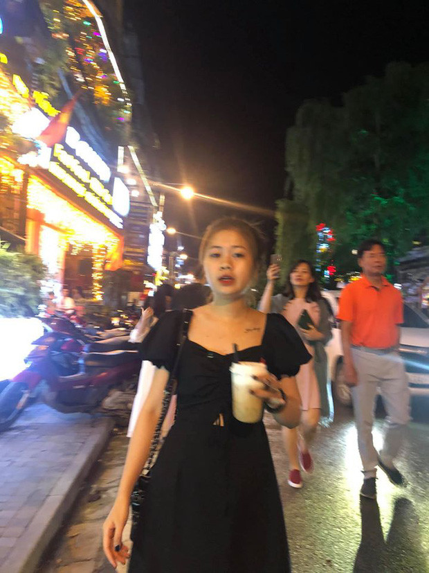 Một bức ảnh khá khẩm hơn tất cả khi cô bạn có nickname Hoang Ha mở mắt nhưng lại bị nhòe do rung tay khi chụp.