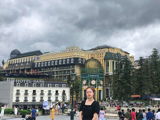 Cụ thể, Hoang Ha có viết: "Trước khi đi mình đã lặn lội vào các group du lịch trên Facebook xem những bài review về Sapa, note lại các địa điểm có view đẹp và mong chờ sẽ có được những tấm hình sống ảo đáng nhớ. Và đúng như mong muốn, mình đã có được những tấm ảnh thật ĐÁNG ĐỂ NHỚ" như bạn thấy đó!".