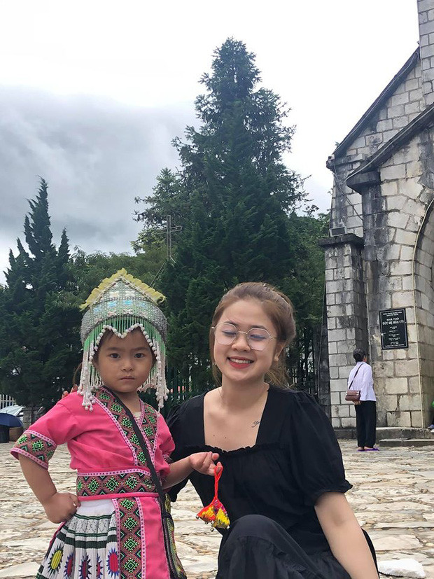 Chứng kiến loạt ảnh thảm họa nhờ người khác chụp ảnh, dân mạng xem xong ai cũng vào bình luận "cà khịa".