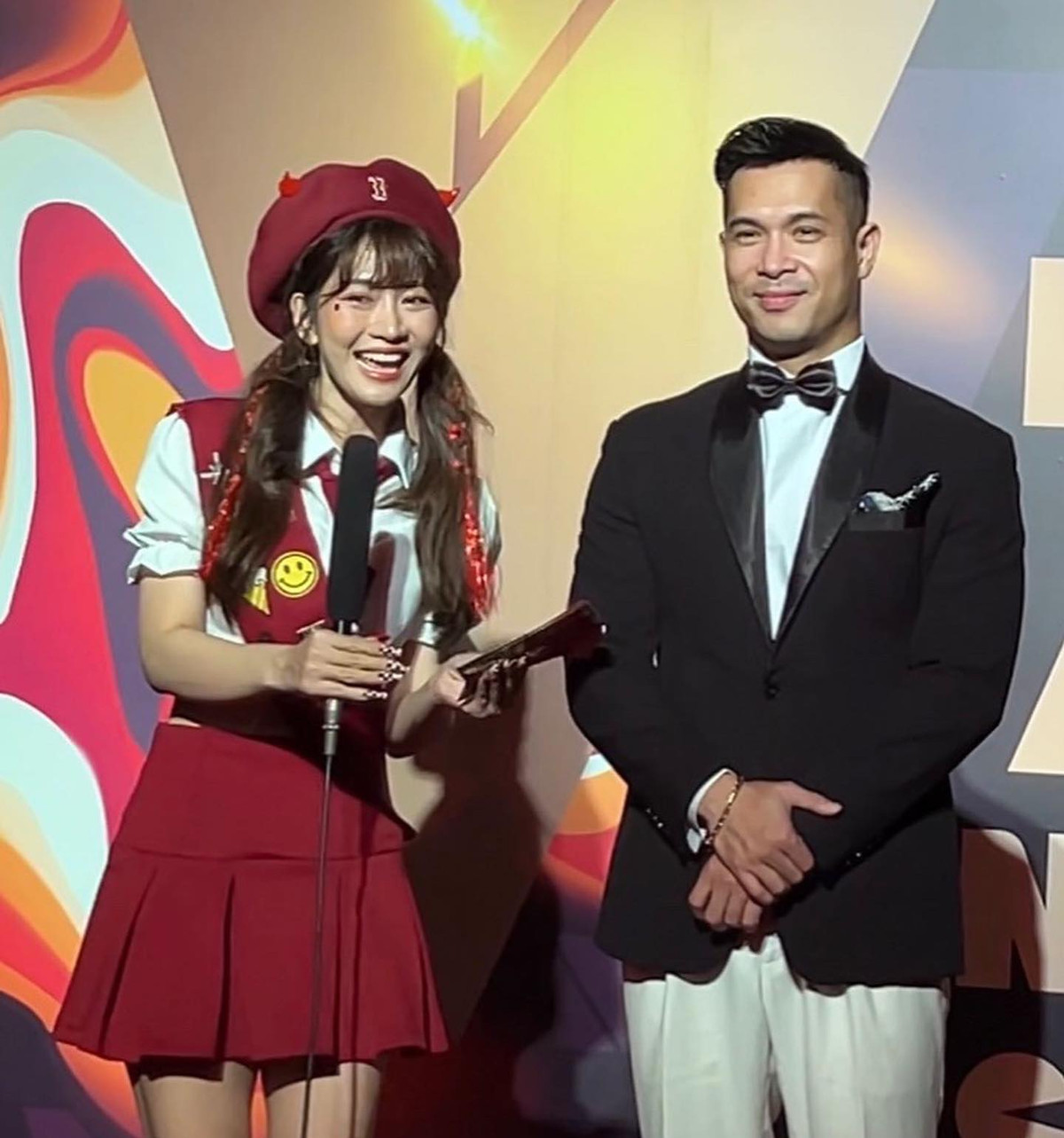 Lê Bống từng đảm nhiệm vai trò MC trong một chương trình hội tụ nhiều tên tuổi lớn trong làng giải trí Việt..