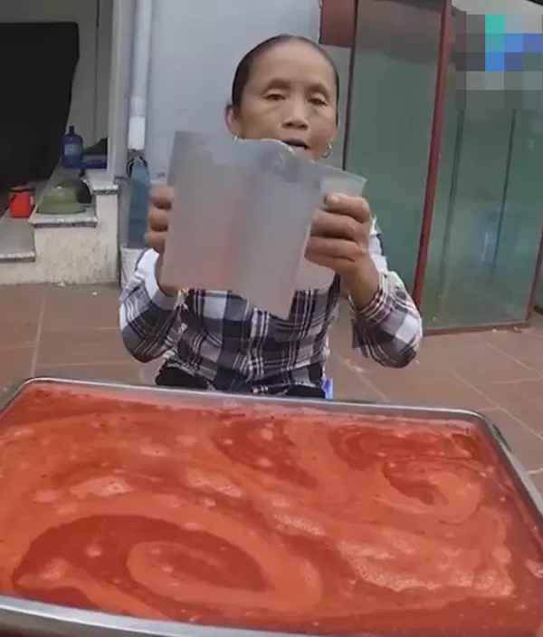 Sau 3 năm kể từ ngày nổi đình đám mạng xã hội, Bà Tân Vlog vẫn đều đều cho ra lò các sản phẩm phục vụ người yêu mến. Tuy nhiên, lượt view mang về cho chính chủ không cao như trước.