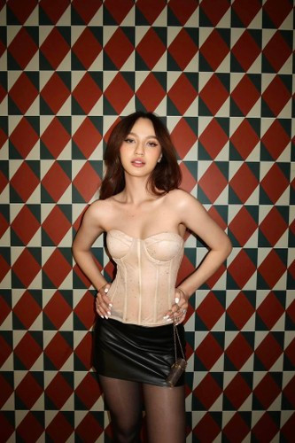 “Nhà có 2 đứa con trai à. Giờ có thêm con dâu mà coi như con gái mình thì mình cho nó” - mẹ Đình Khang nói.