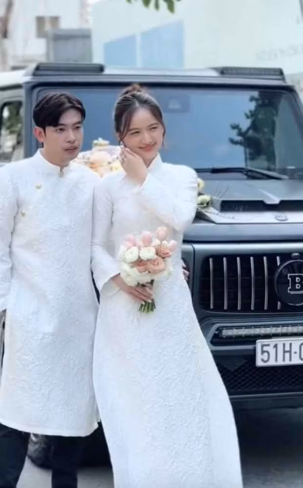 Sau thời gian chuẩn bị, cặp đôi đã tổ chức lễ rước dâu tại tư gia vào hôm nay (ngày 3/3).