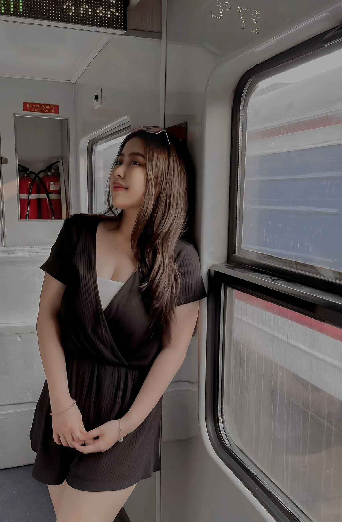 Trước đó, Ngọc Huyền từng tốt nghiệp ngành Biên phiên dịch tại trường Đại học Duy tân. Trong tương lai, cô muốn kinh doanh thời trang.