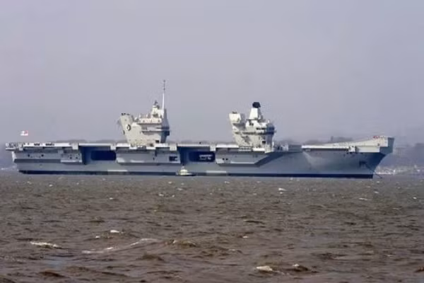 Anh se cu tau san bay toi Bien Dong?