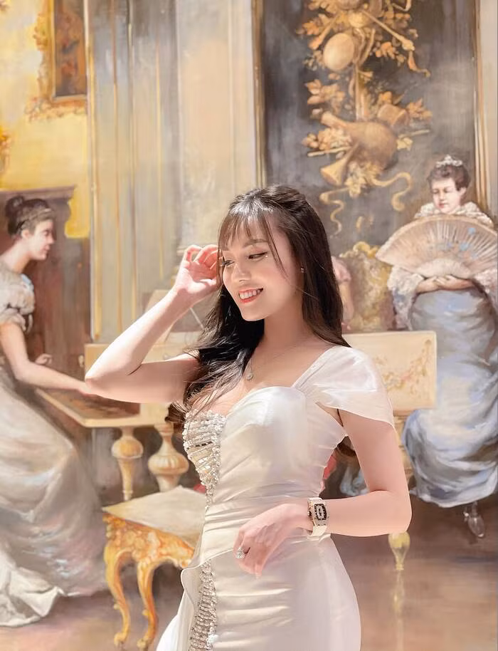 Chia sẻ của Âu Hà My nhận được sự quan tâm đặc biệt. Thành tích cô đạt được sau gần 6 tháng ly hôn ồn ào khiến mọi người ngưỡng mộ, gửi lời chúc mừng.