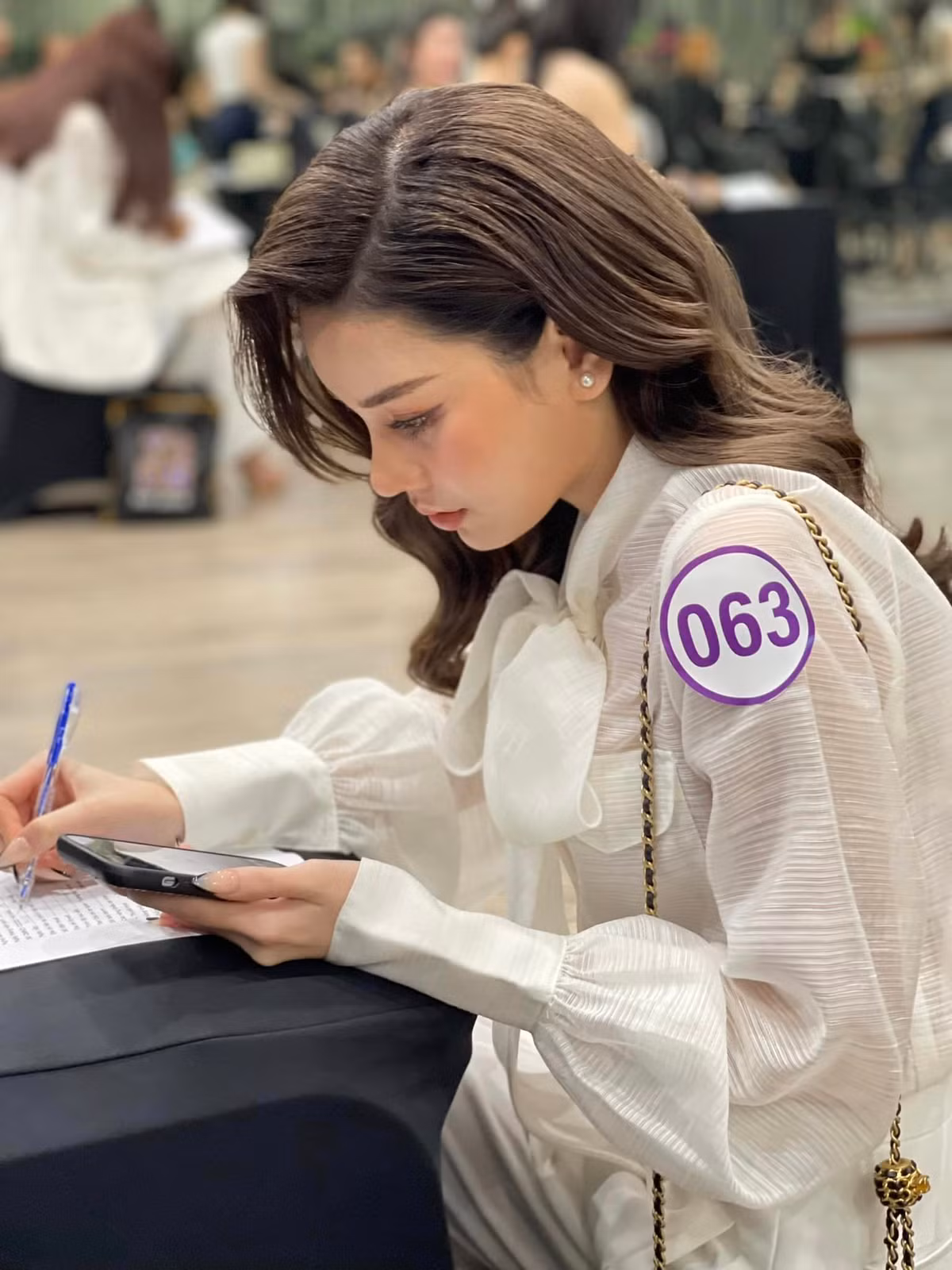 Vẻ ngoài mềm mại đầy nữ tính của Đan Tiên khiến các HLV tại Đại sứ Hoàn Mỹ phải tranh giành nhau.