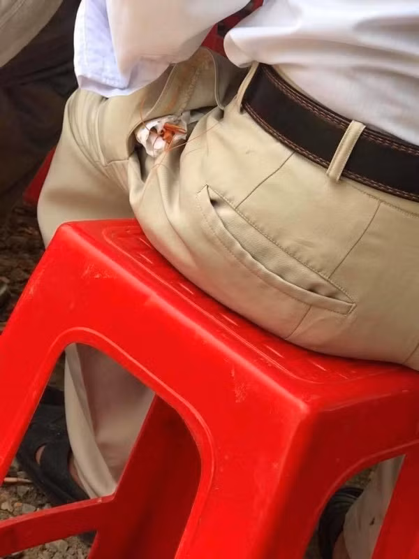 Chính vì thế, những món thường thấy trong các bữa cỗ ở quê bây giờ cậu con trai không còn thích, háo hức hay không còn mong mẹ đi ăn cỗ lấy phần như xưa nữa.