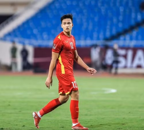 Bùi Hoàng Việt Anh là một cái tên cực sáng giá cho vị chí visual của đội tuyển U23 Việt Nam. Hiện tại cầu thủ sinh năm 1999 đang chơi cho CLB Hà Nội.