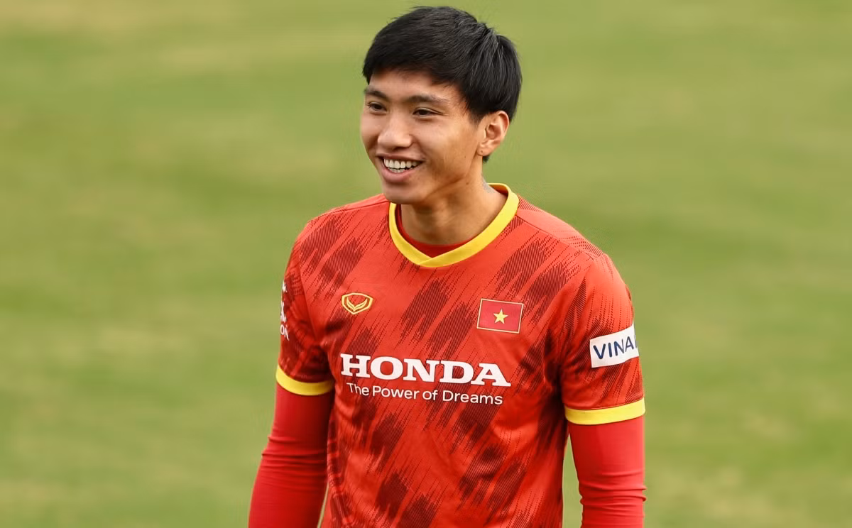 Sự nghiệp thăng hoa, Đoàn Văn Hậu còn có được trái tim của nàng bạn gái xinh đẹp với danh hiệu top 10 Hoa hậu Việt Nam là Doãn Hải My. Kể từ khi công khai cặp My - Hậu mỗi lần đăng ảnh đều chiếm được sự chú ý của nhiều người.