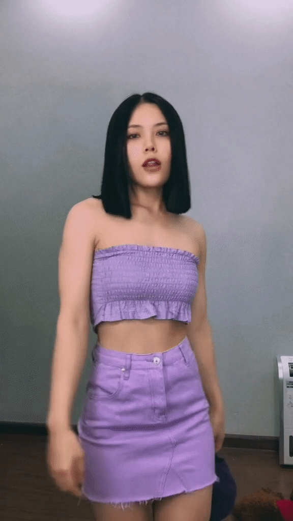 Bên cạnh đó không ít người lại chú ý đến màn thay đổi vóc dáng ngoạn mục của Tuyết Bít trước và sau khi các tập phim của Hương Vị Tình Thân được lên sóng.