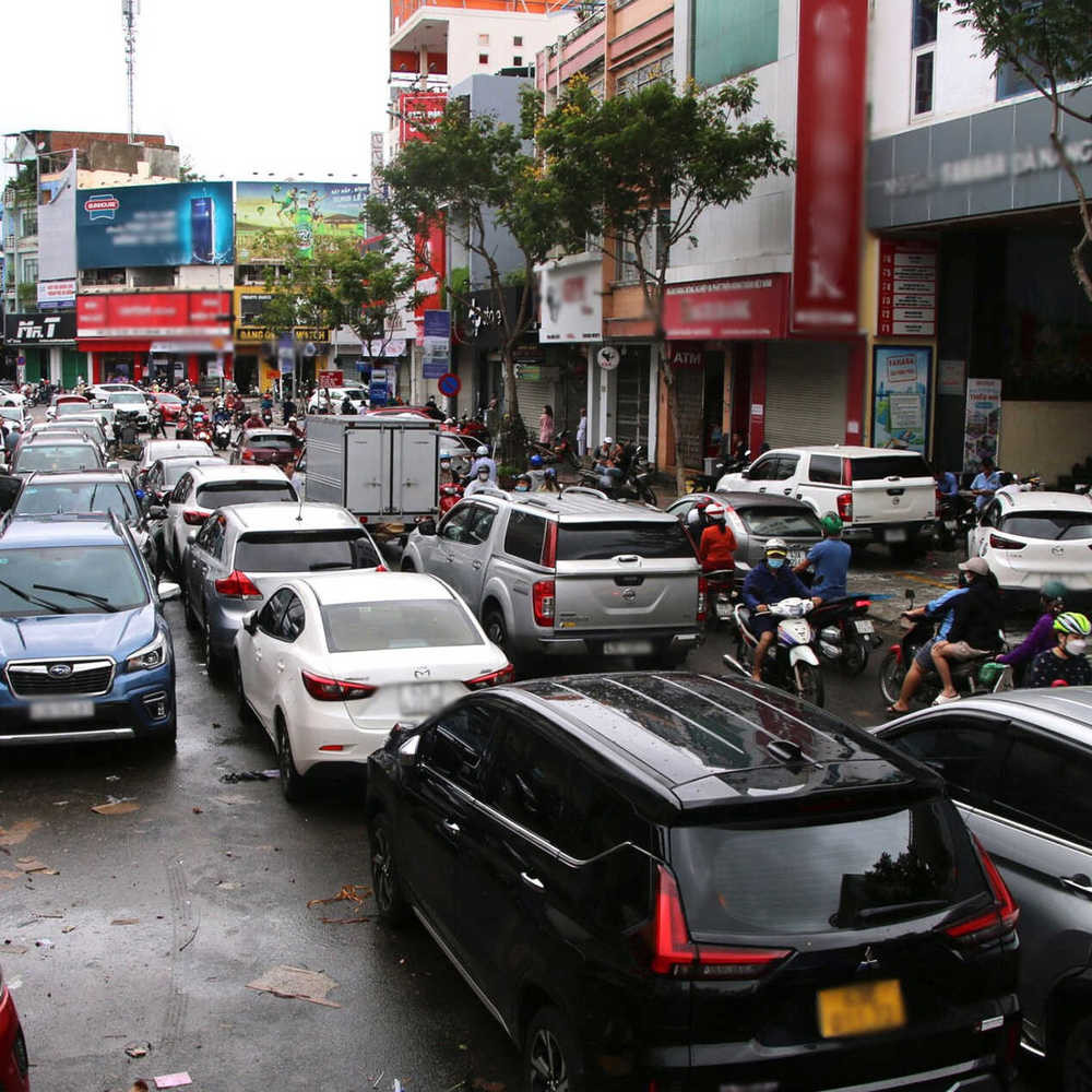 Miền Trung quanh năm bão, hứng chịu thiên tai khiến ai cũng phải xót xa. Những ngày tới bà con tuyệt đối không được chủ quan, phải luôn cảnh giác, đề phòng lũ lụt.