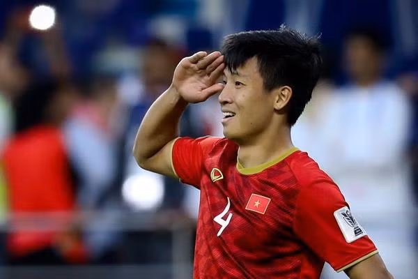 Dù không được gọi đi Ả Rập Xê-út nhưng mới đây Bùi Tiến Dũng cũng được HLV Park Hang Seo gọi lại đội tuyển Việt Nam và hy vọng trung vệ này sẽ đủ sức để ra sân.