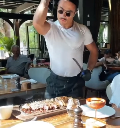 Thậm chí, nhiều người còn vào trang fanpage của Salt Bae để cảnh báo về nữ bệnh nhân số 17.
