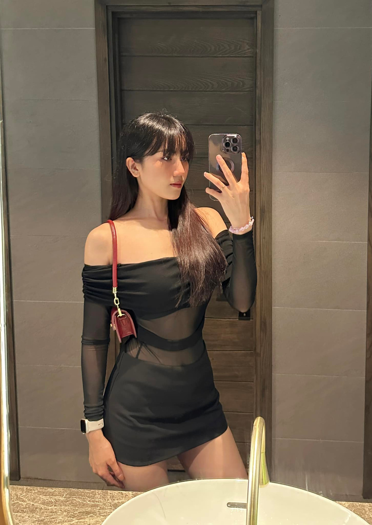 Điều khiến Ngọc Bích tiếc nuối nhất tại trận đấu vừa rồi là cầu thủ Quang Hải không được vào sân.