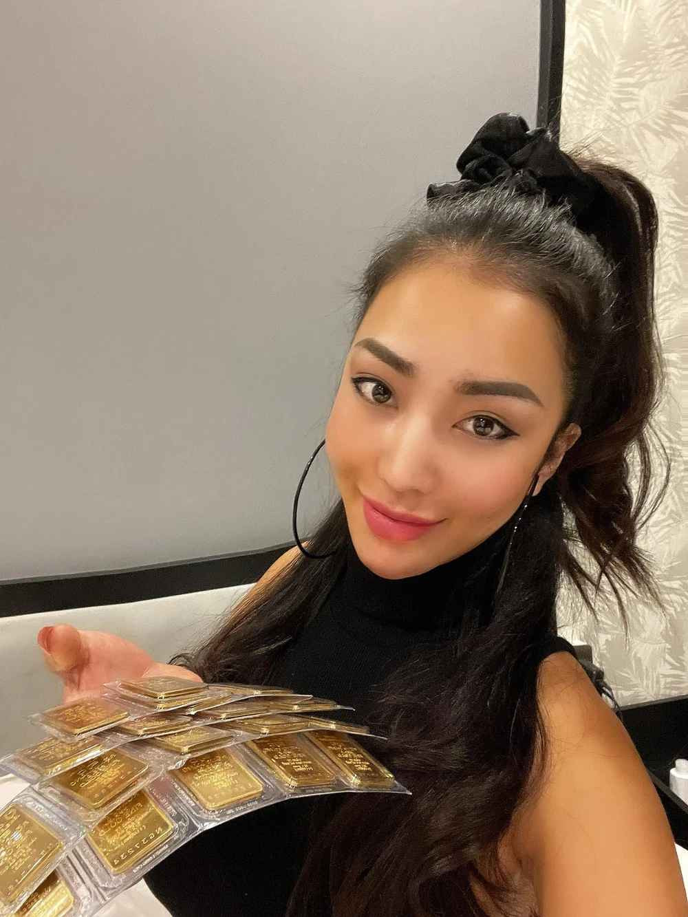 Thu Thảo hiện đang làm việc trong lĩnh vực mỹ phẩm, làm đẹp.