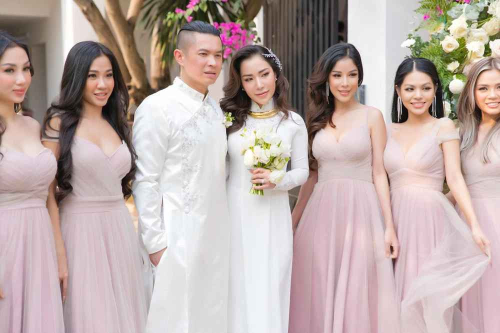 Thu Thảo cũng từng khoe sở hữu rất nhiều vàng miếng và các tài sản quý giá khác.