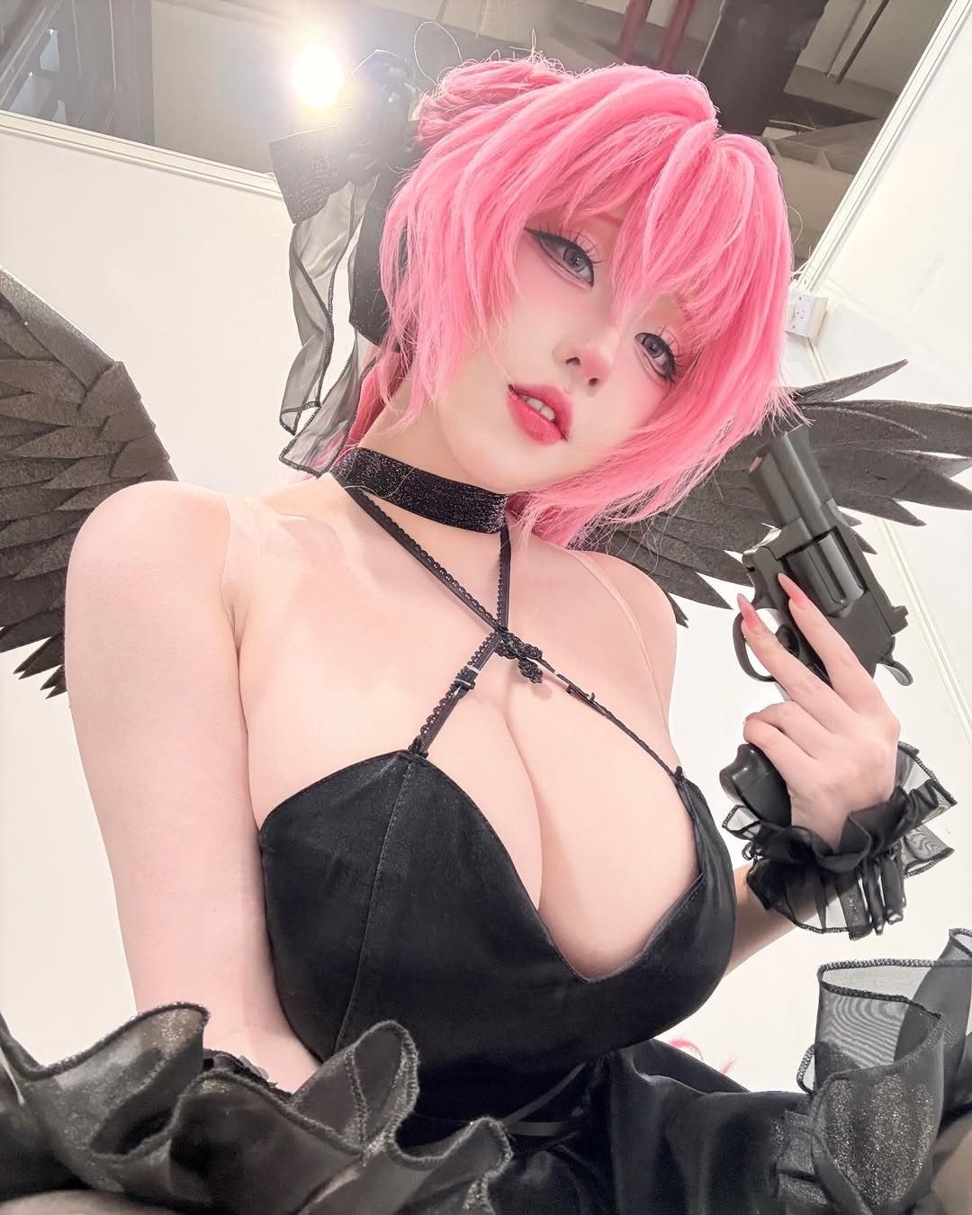 Ngoài các nhân vật nữ quyến rũ trong anime như Boa Hancock (One Piece), Tifa (Final Fantasy) hay Yor Forger (Spy x Family)... Takomayuyi còn thử sức với nhiều concept đa dạng từ cổ trang, hiện đại đến cả những phong cách hài hước.