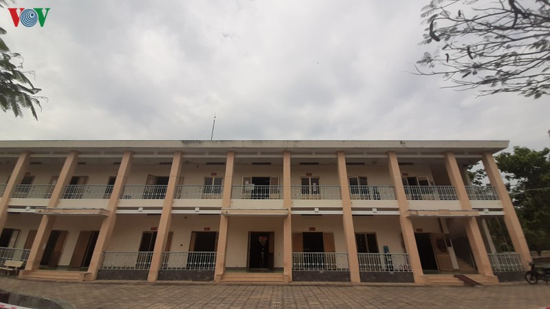 Bệnh viện dã chiến có quy mô 300 giường phục vụ công tác phòng, chống dịch bệnh viêm phổi cấp do virus corona gây ra, nằm trong Trường Quân sự TPHCM, thuộc ấp Bàu Đưng, xã Nhuận Đức, huyện Củ Chi.