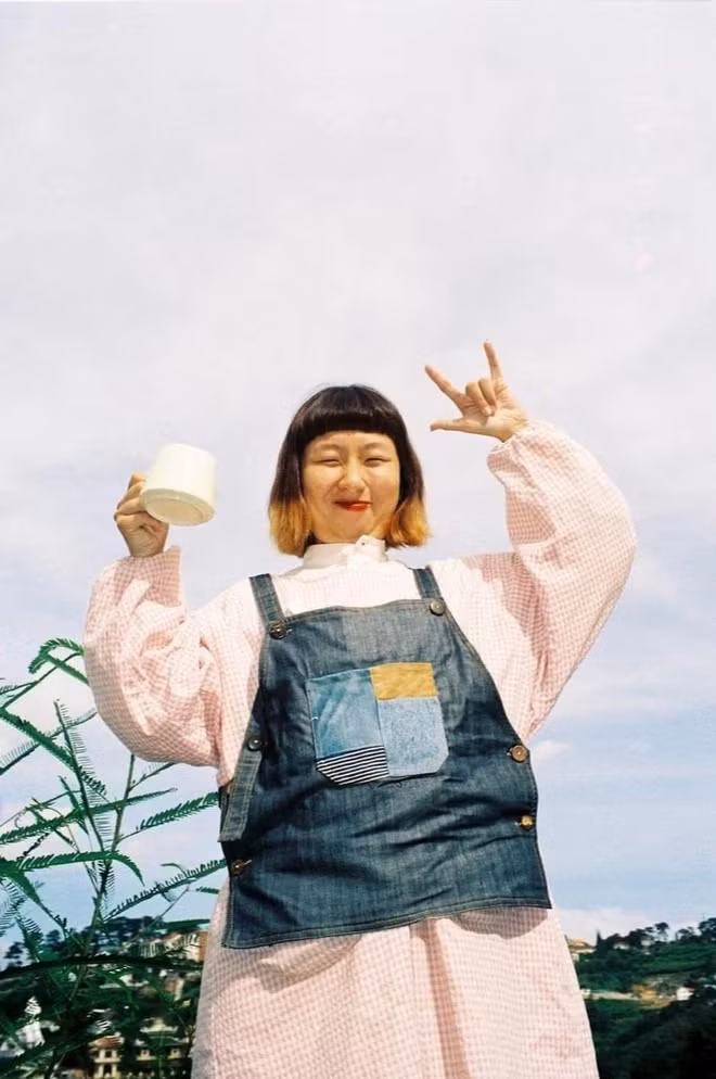 Than thì than vậy thôi chứ Trang Hý vẫn thích để tóc ngắn nhất này, bằng chứng là cô đã để nó trong suốt một thời gian dài, đến nỗi đã thành thương hiệu.