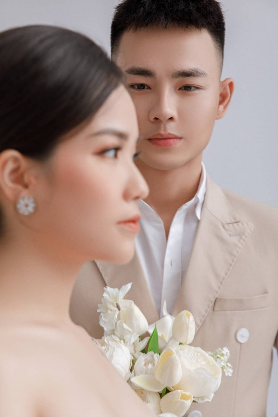 Nghi vấn Quang Hải và Huyền My hẹn hò xuất hiện khoảng giữa tháng 12/2019 khi một đoạn tin nhắn mùi mẫn giữa nam cầu thủ với "cô chủ tiệm nail" được chia sẻ.